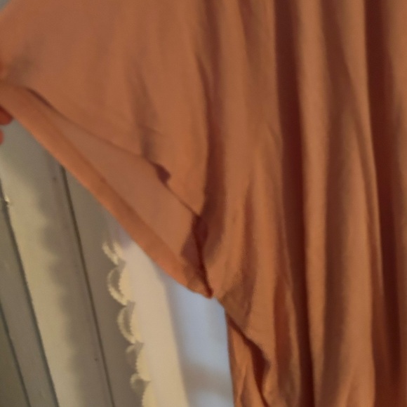 2 -In Every Story 2x tops sleeveless with buttons and bell like sleeves on it - Picture 12 of 14